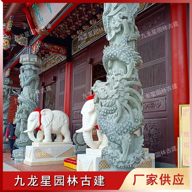 寺庙门前石雕龙柱图片